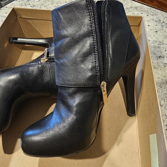 Jessica Simpson Addey Booties - Picture 2 of 13